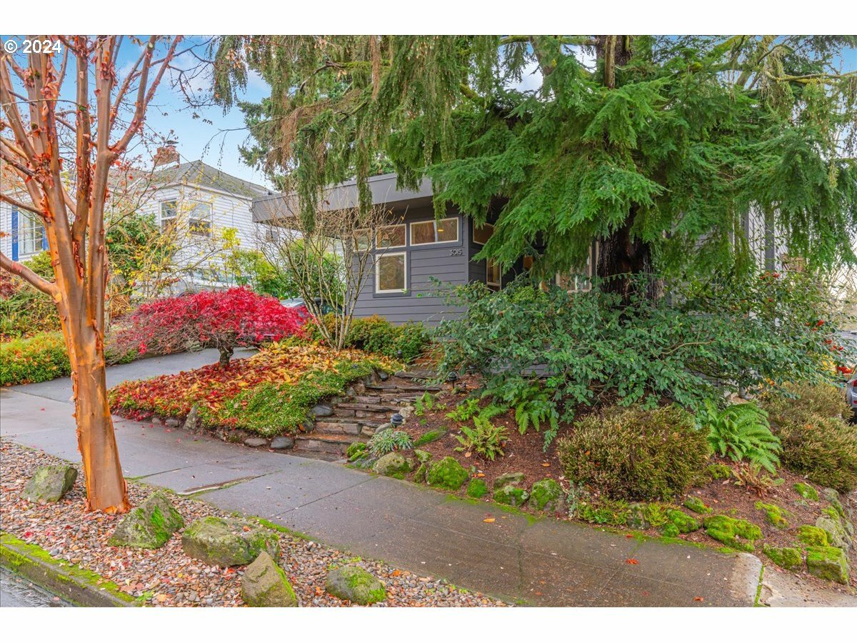 Property Photo: 3015 SE 43rd Ave OR 97206