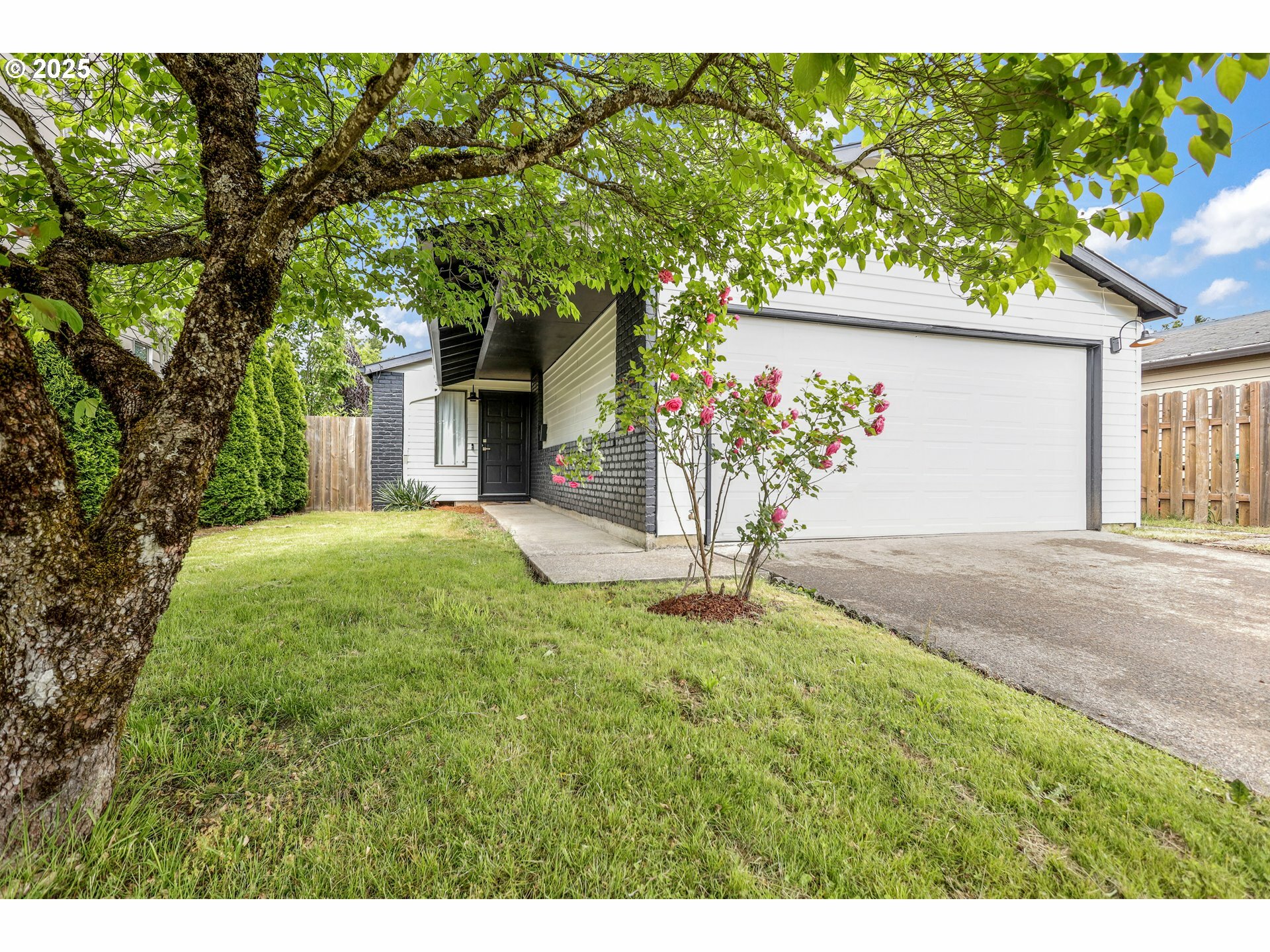 9259 SE Clay St  Portland OR 97216 photo
