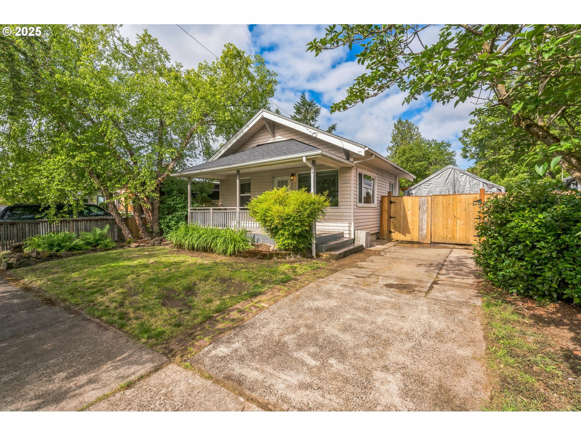 Property Photo: 7031 SE 84th Ave OR 97266