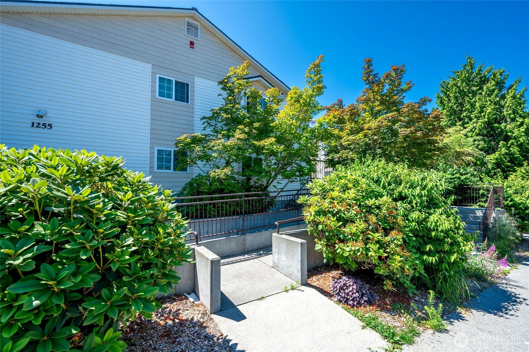 Property Photo:  1255 NE 152nd Street 3  WA 98155 