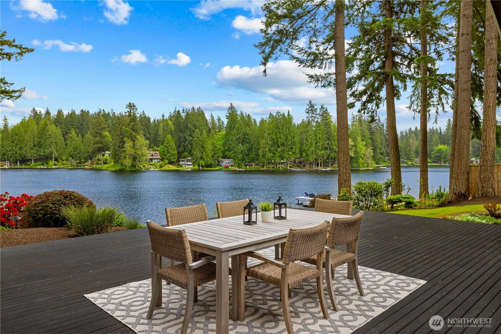 Property Photo: 1916 W Beaver Lake Drive SE WA 98075