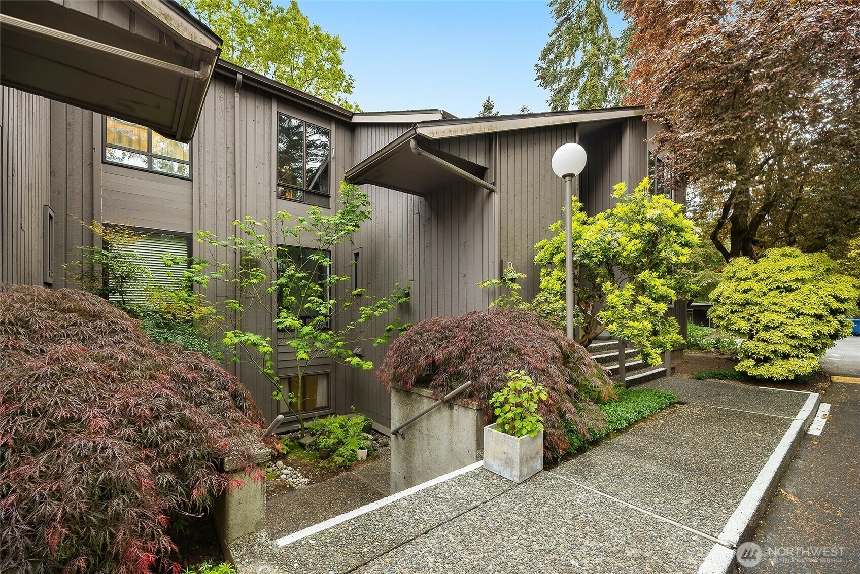 Property Photo: 1524 NE 140th D2 WA 98125