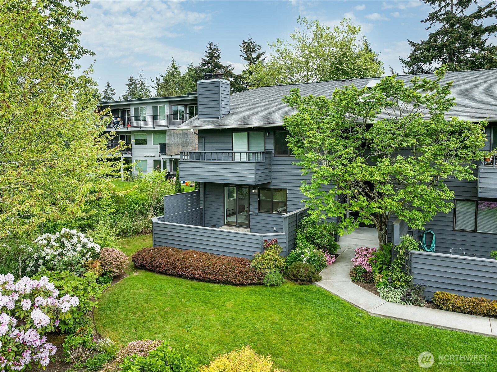Property Photo: 6533 106th Avenue NE D WA 98033