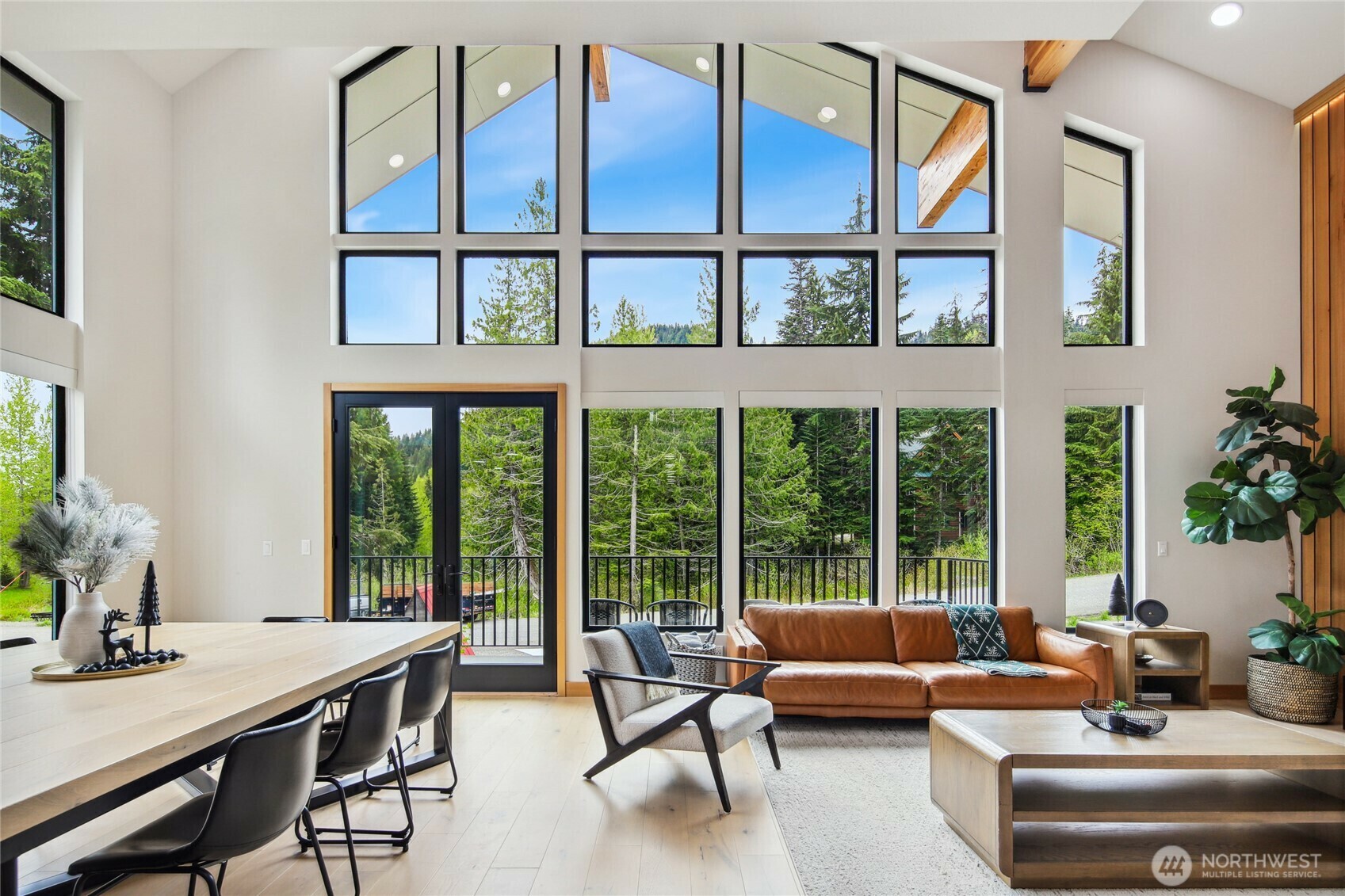 Property Photo: 400 Hyak Dr E WA 98068