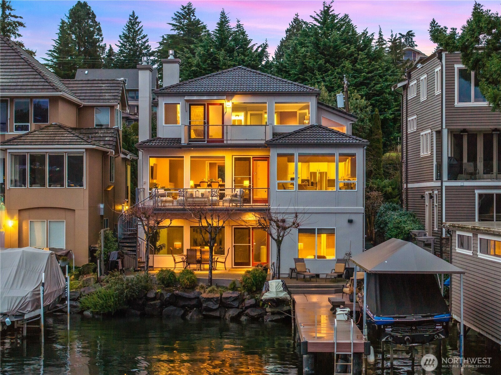 Property Photo: 3711 Lake Washington Boulevard N WA 98056