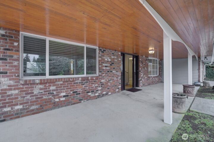 Property Photo:  5019  141st Avenue SE  WA 98006 