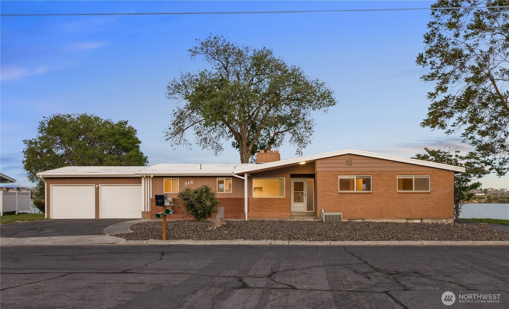 Property Photo:  718 S Gaylord Place  WA 98837 