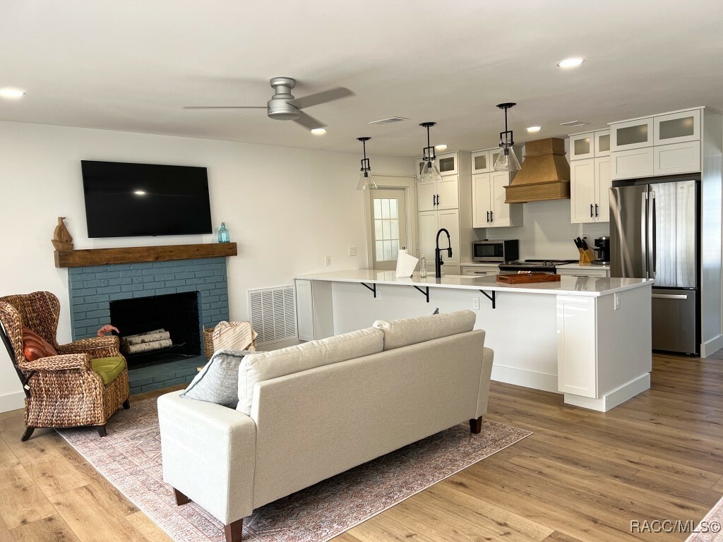 Property Photo: 1300 SE 4th Avenue FL 34429