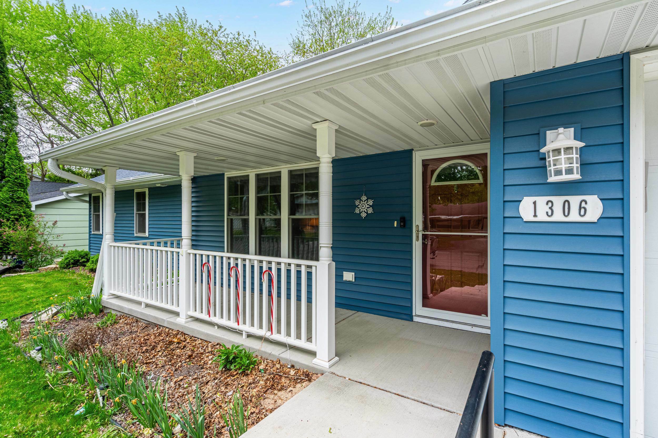 Property Photo: 1306 Nelson Street WI 54304