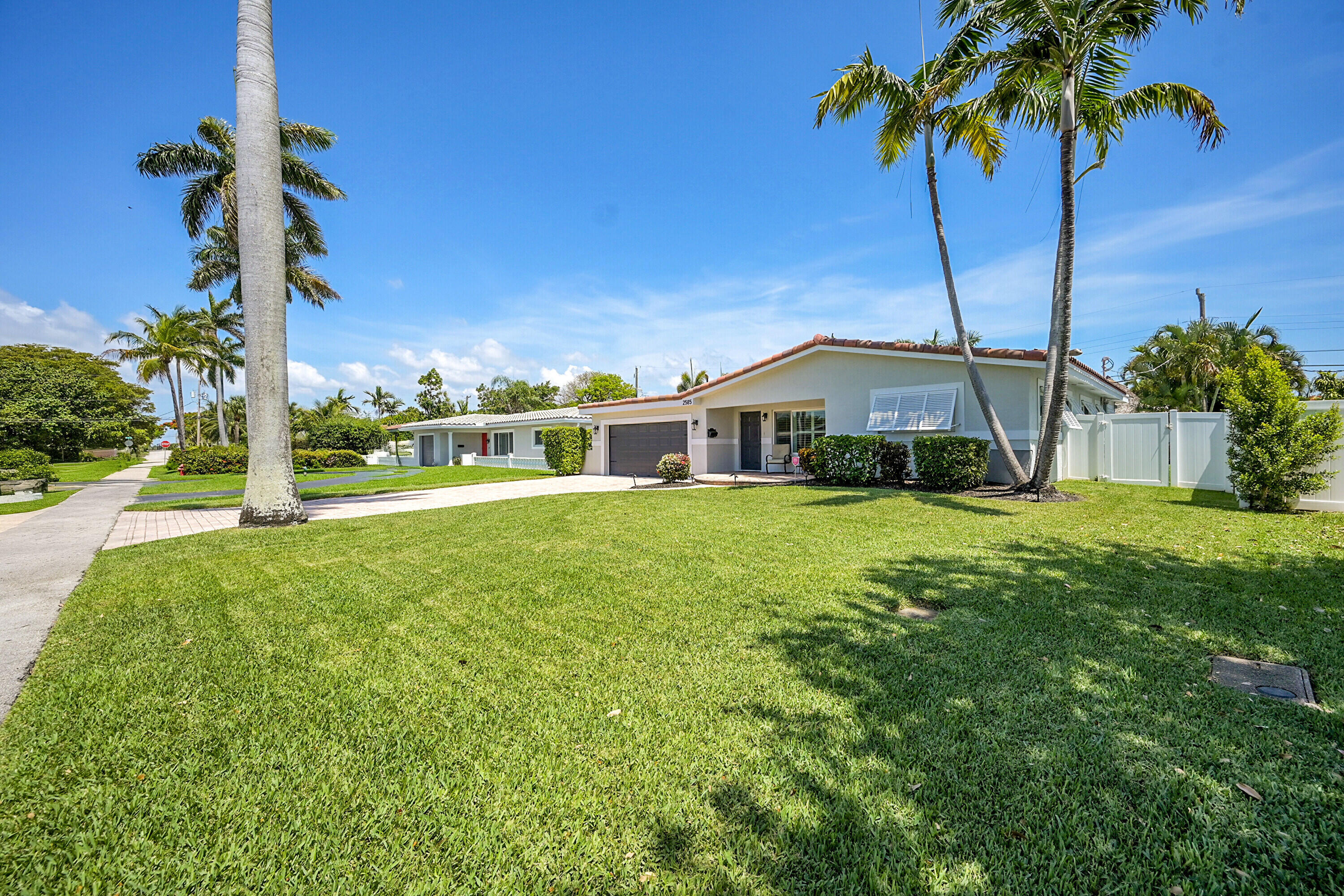 Property Photo: 2585 SE 6th Street FL 33062