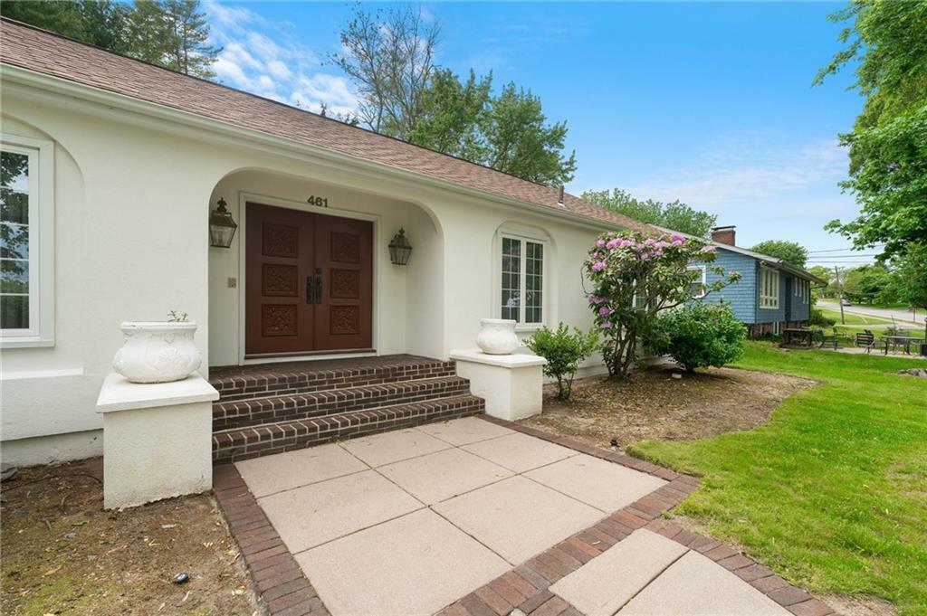 Property Photo: 461 Narragansett Parkway RI 02888