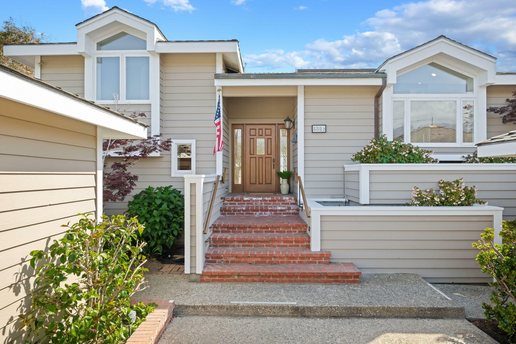 Property Photo: 5529 Calle Arena CA 93013