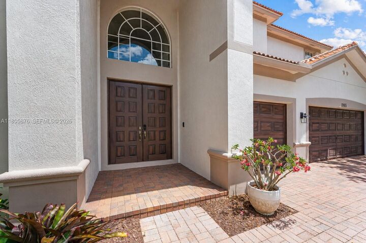 Property Photo:  19165 N Gardenia Ave  FL 33332 