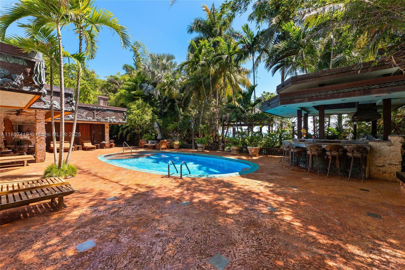 Property Photo: 5725 N Bayshore Dr FL 33137