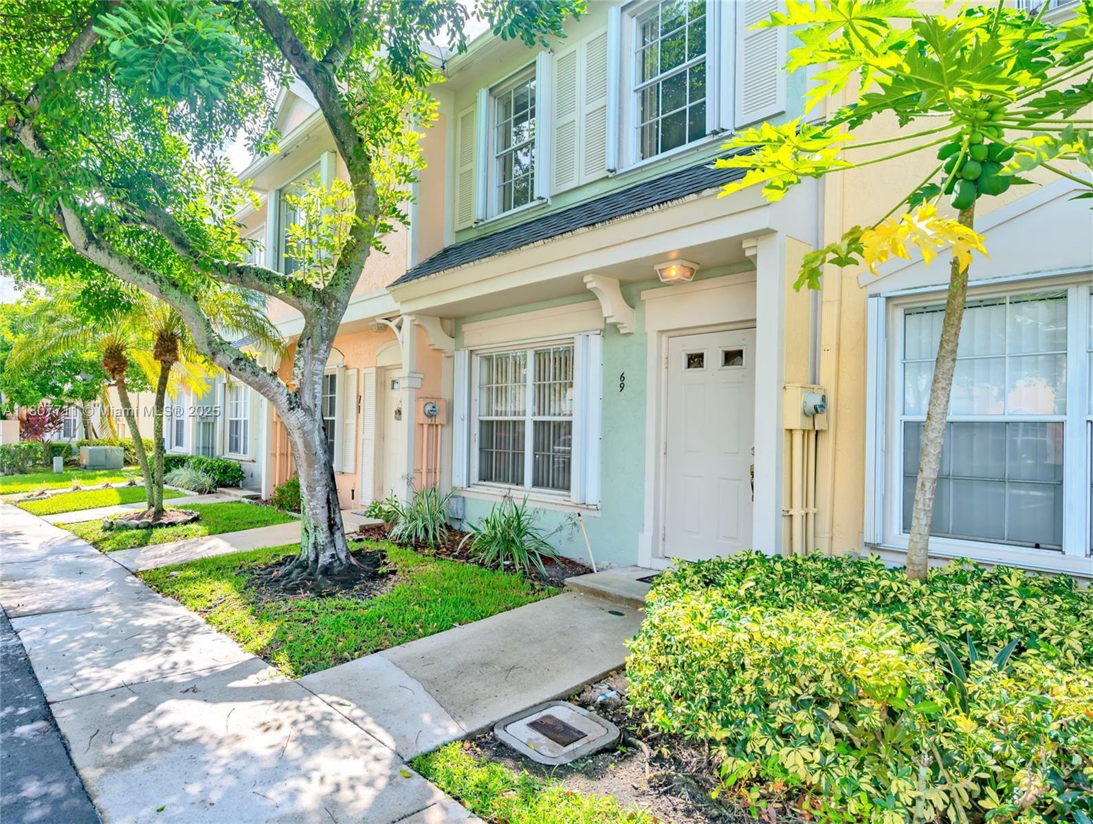 Property Photo: 69 Simonton Cir 1 FL 33326
