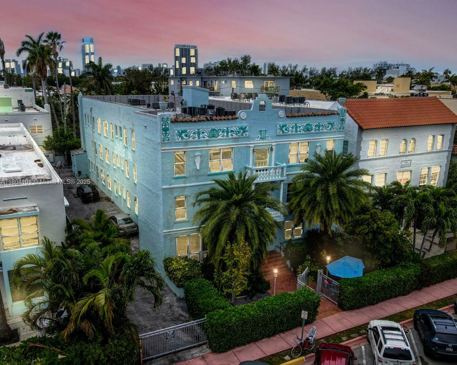 Property Photo: 1218 Drexel Ave 304 FL 33139
