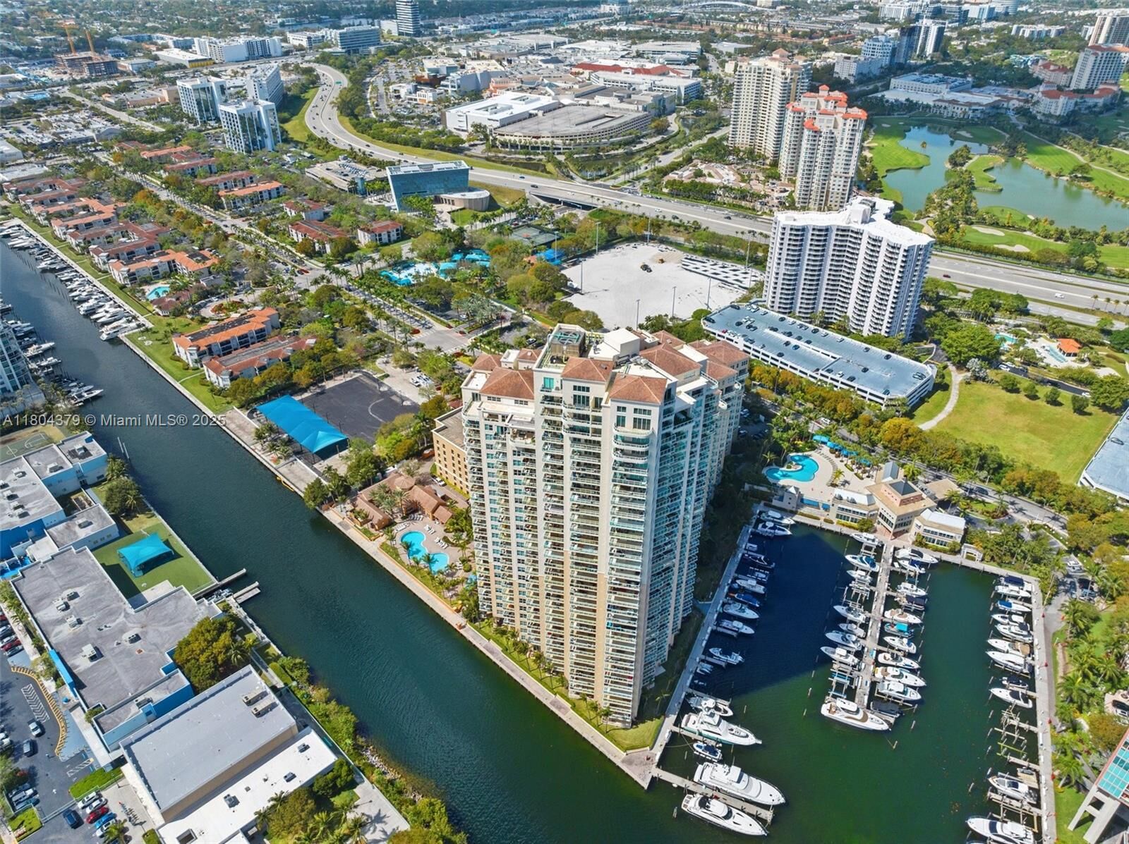 Property Photo: 3330 NE 190th St 717 FL 33180