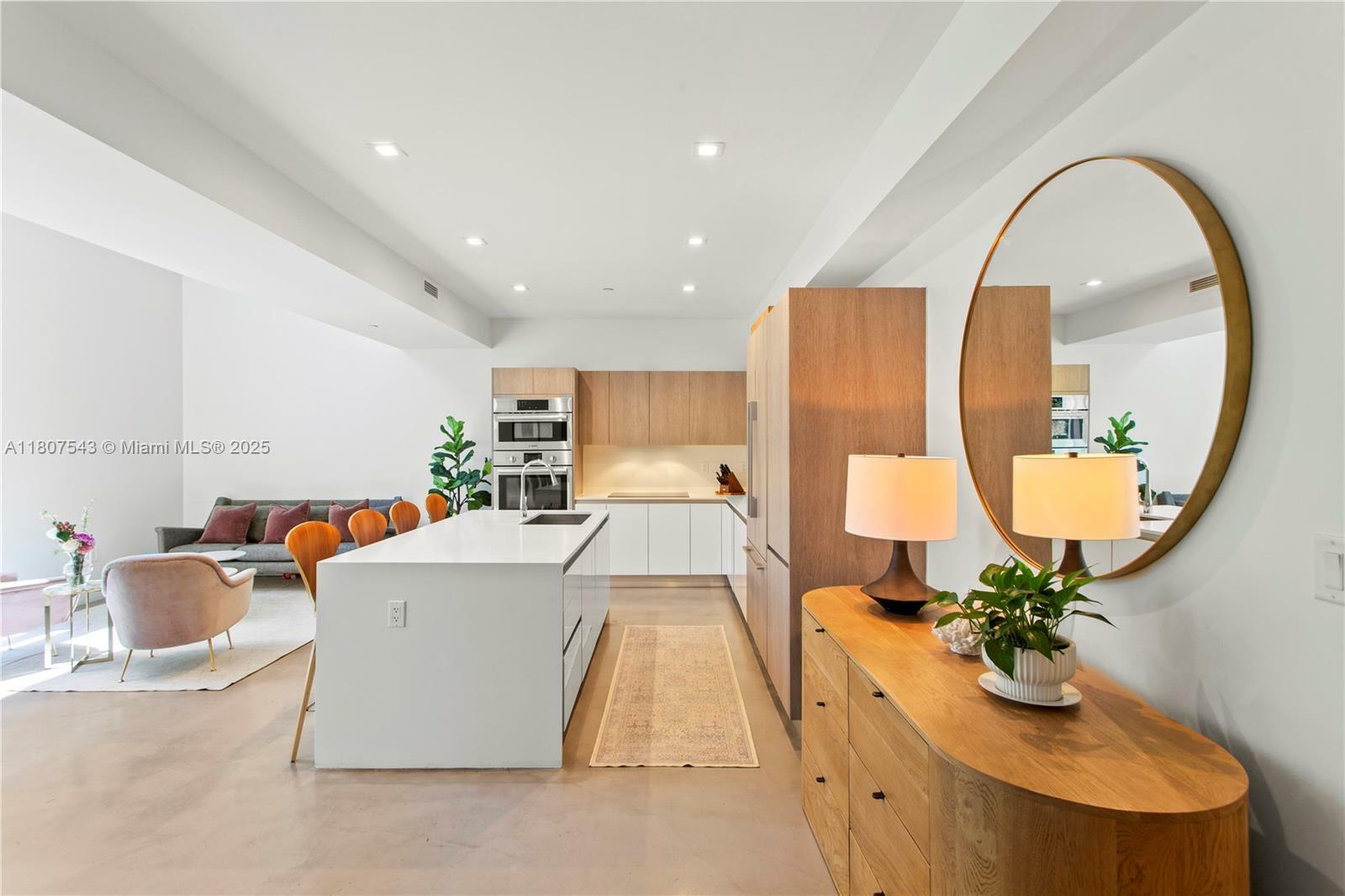 Property Photo: 455 NE 39th St 102 FL 33137
