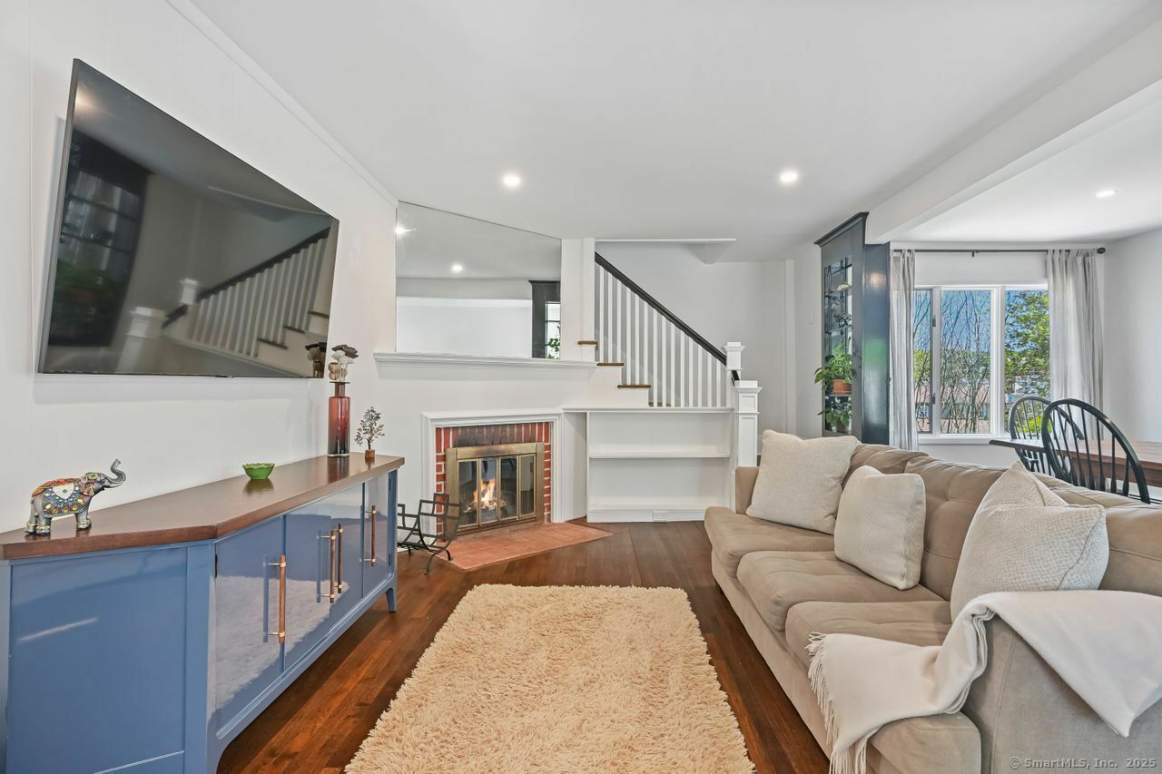 Property Photo:  91 Clovelly Road  CT 06902 