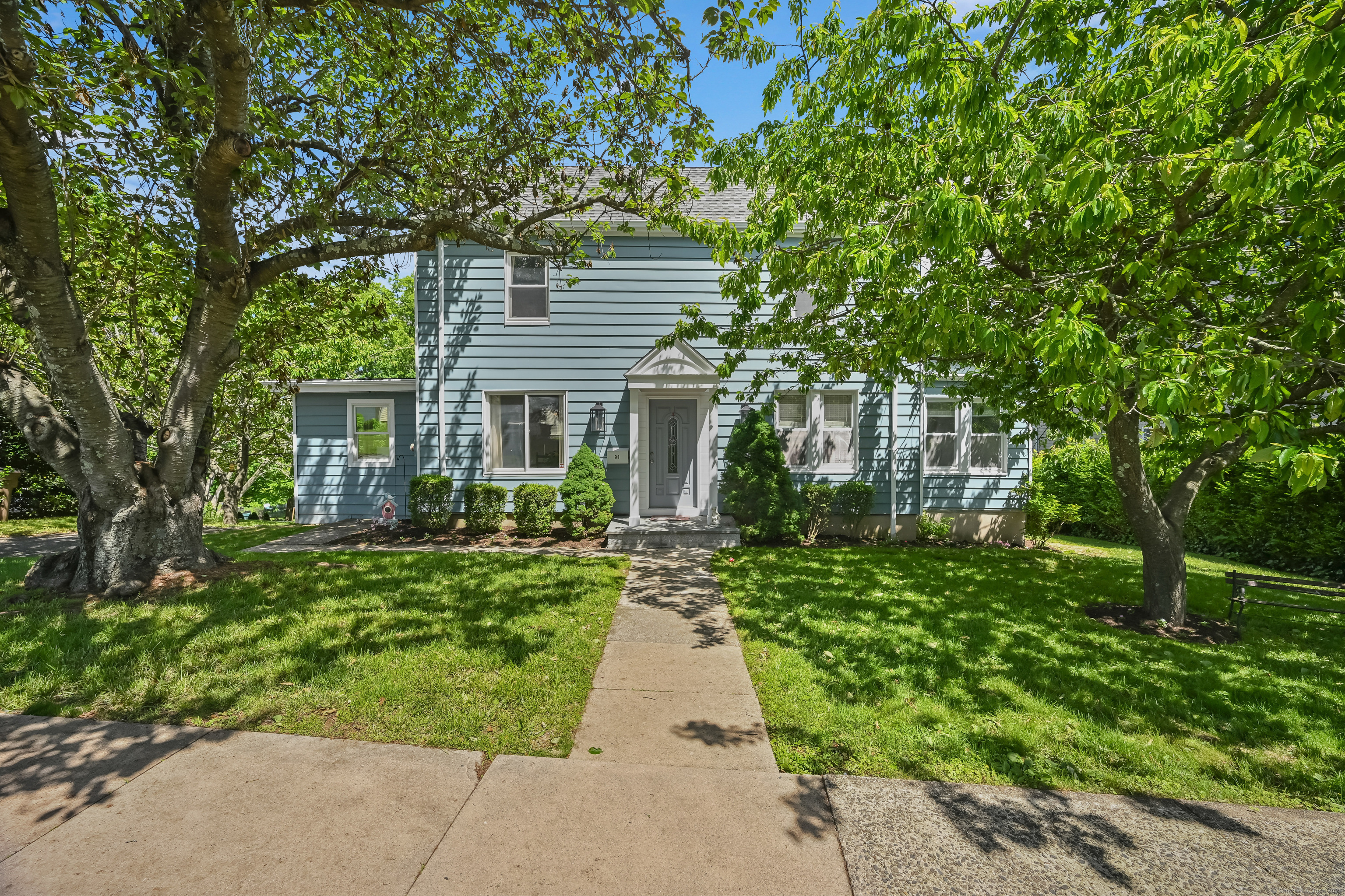 Property Photo:  91 Clovelly Road  CT 06902 
