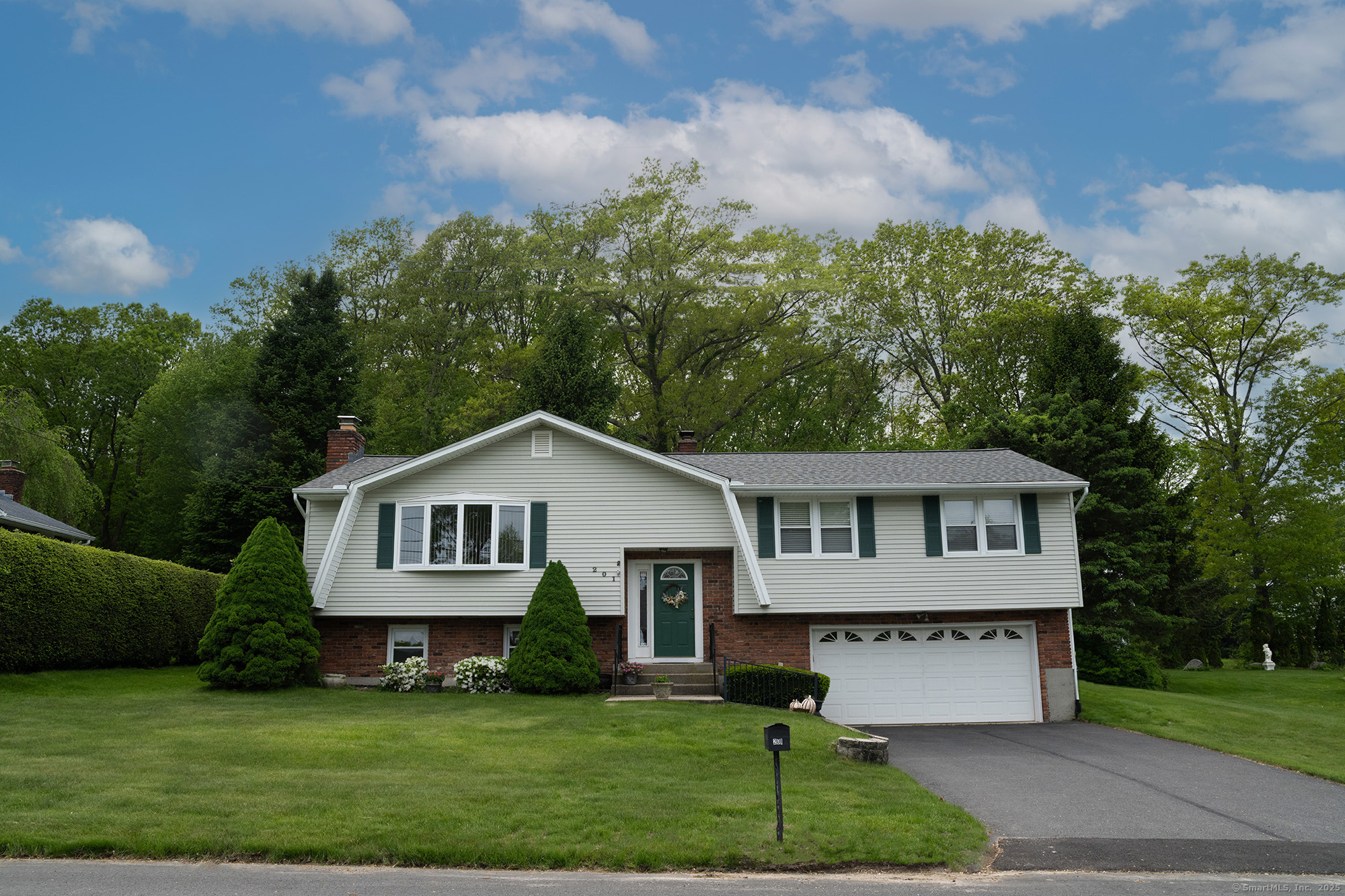 201 Crest Street  Waterbury CT 06708 photo