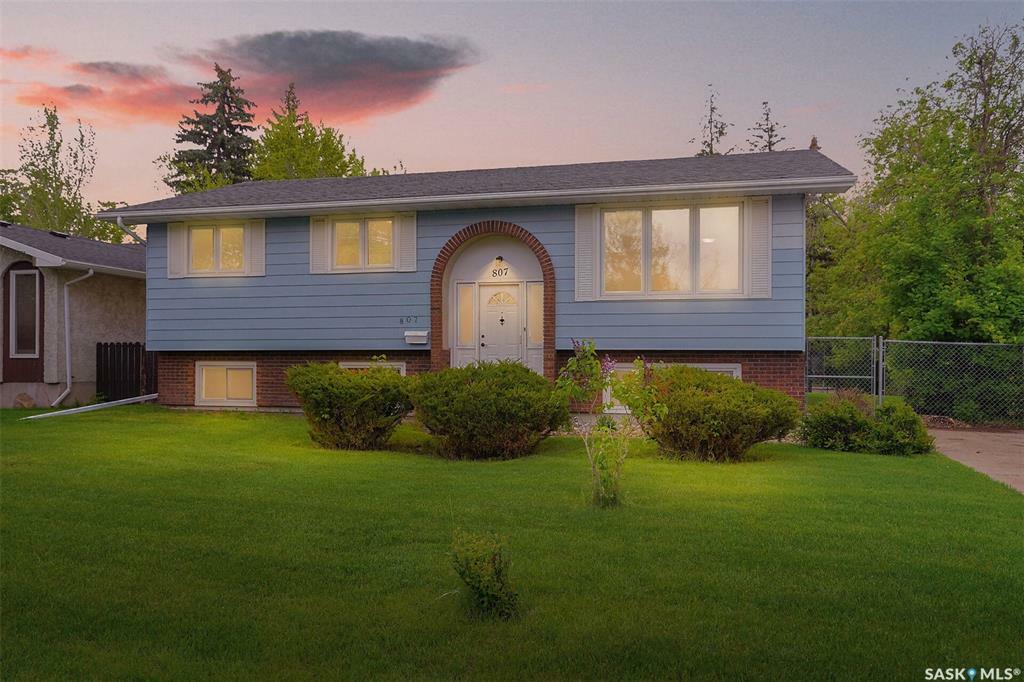 Photo de la propriété: 807 McIntosh Street N SK S4R 6E4