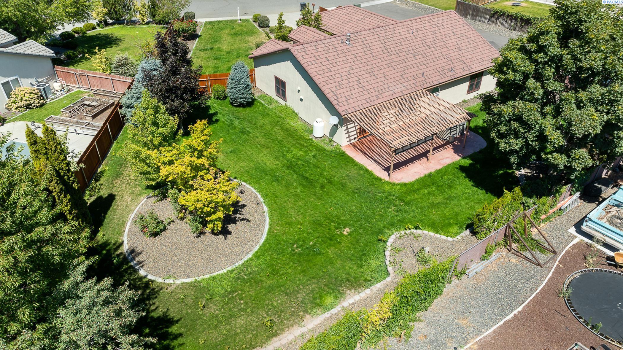 Property Photo: 2704 Timberline Dr WA 99353