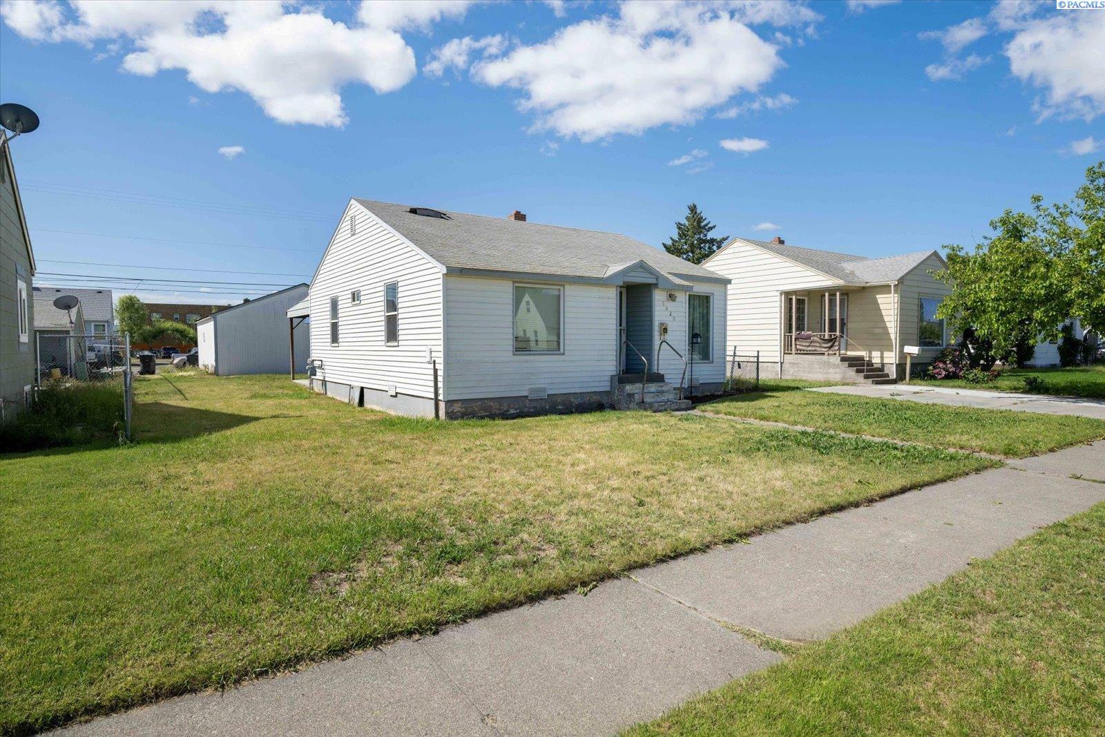 Property Photo: 1020 W Park WA 99301