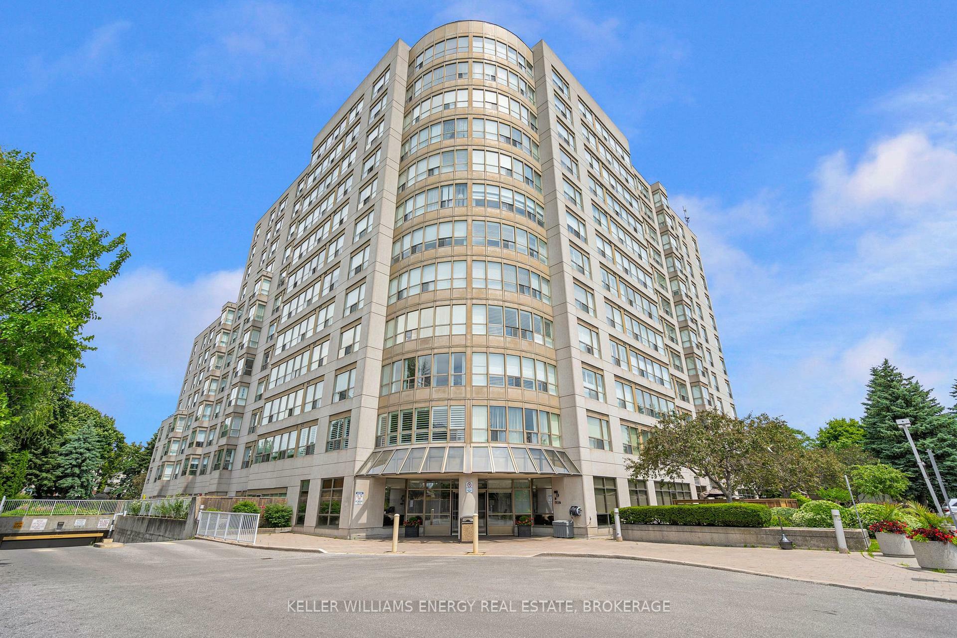 Property Photo:  712 Rossland Road E 904  ON L1N 9E8 