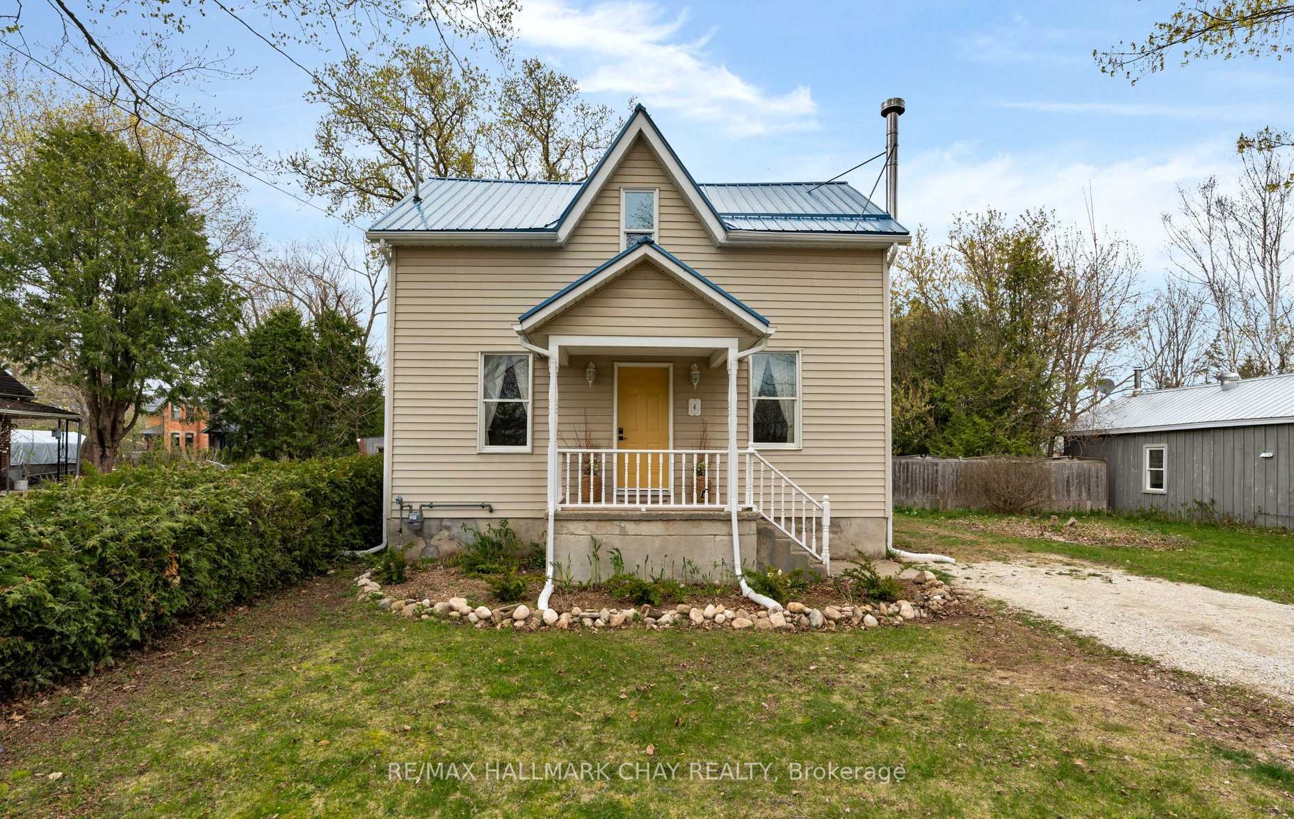 Property Photo:  4 Wellington Street E  ON L0M 1G0 
