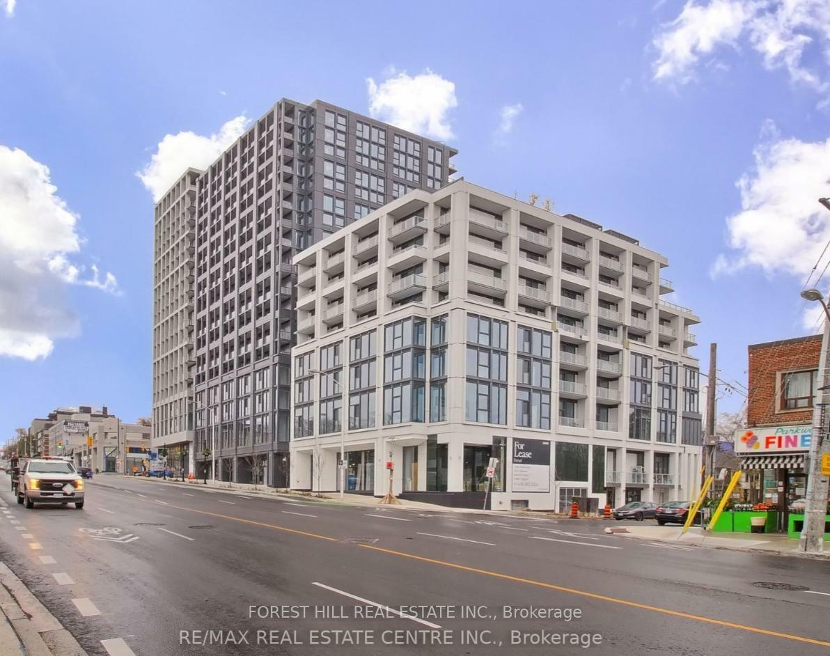 Property Photo: 2020 Bathurst Street 211 ON M6C 2B9