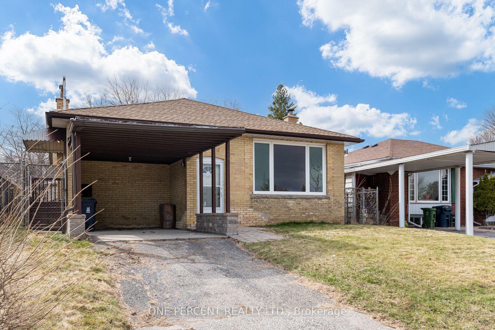 Property Photo: 600 McCowan Road ON M1J 1K1