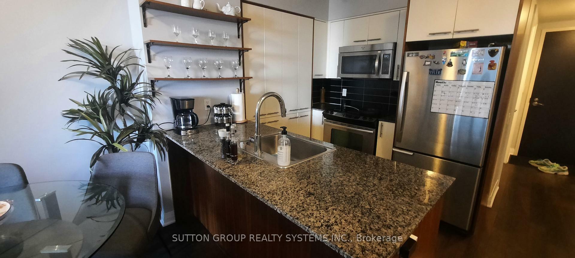 Property Photo: 5 Valhalla Inn Road 1605 ON M9B 0B1
