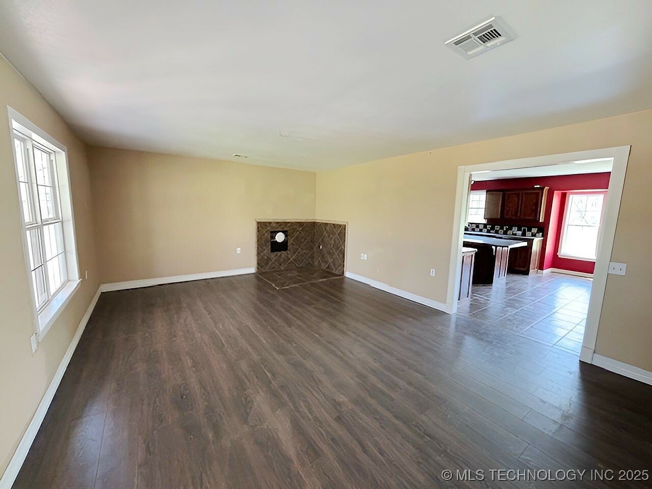 Property Photo: 21253 S 530 Road OK 74464