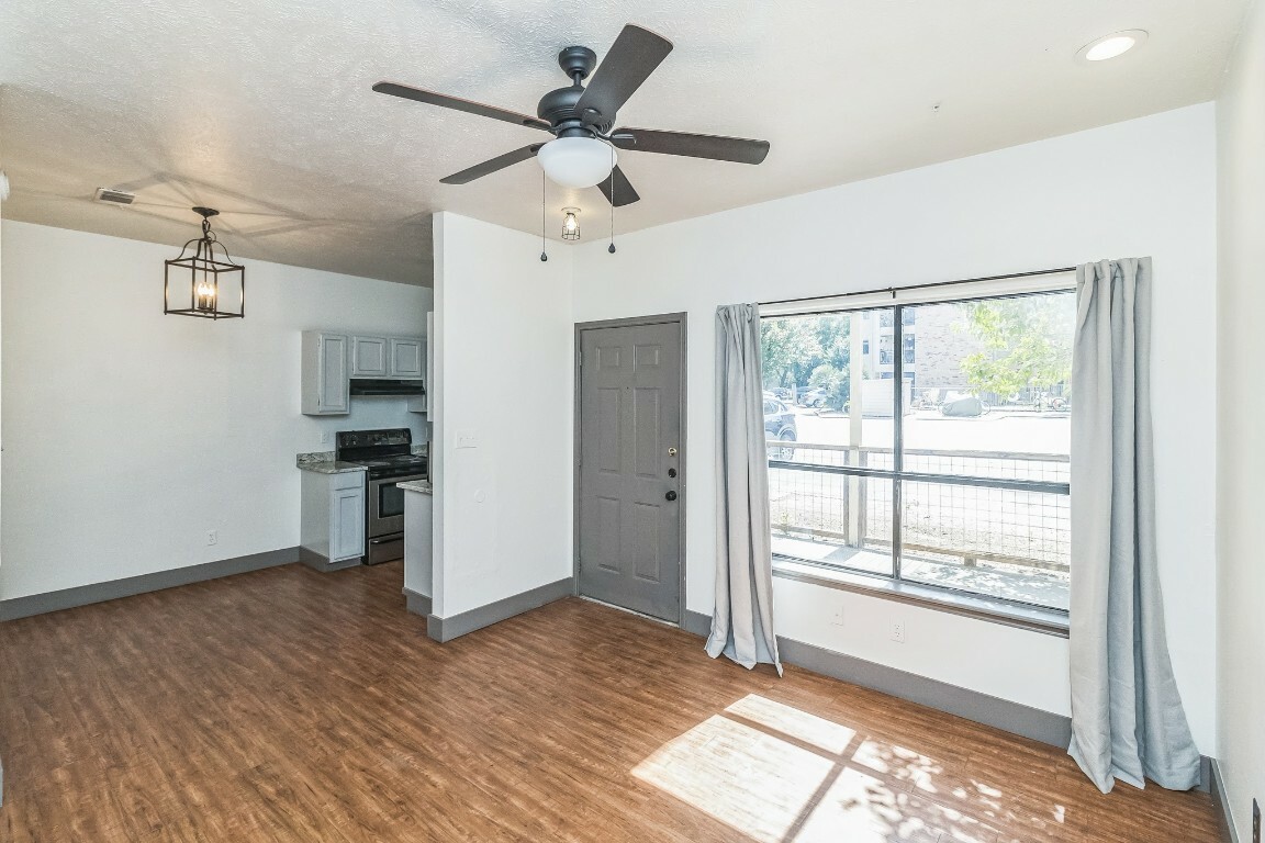 Property Photo: 421 W San Antonio Street H1 TX 78666