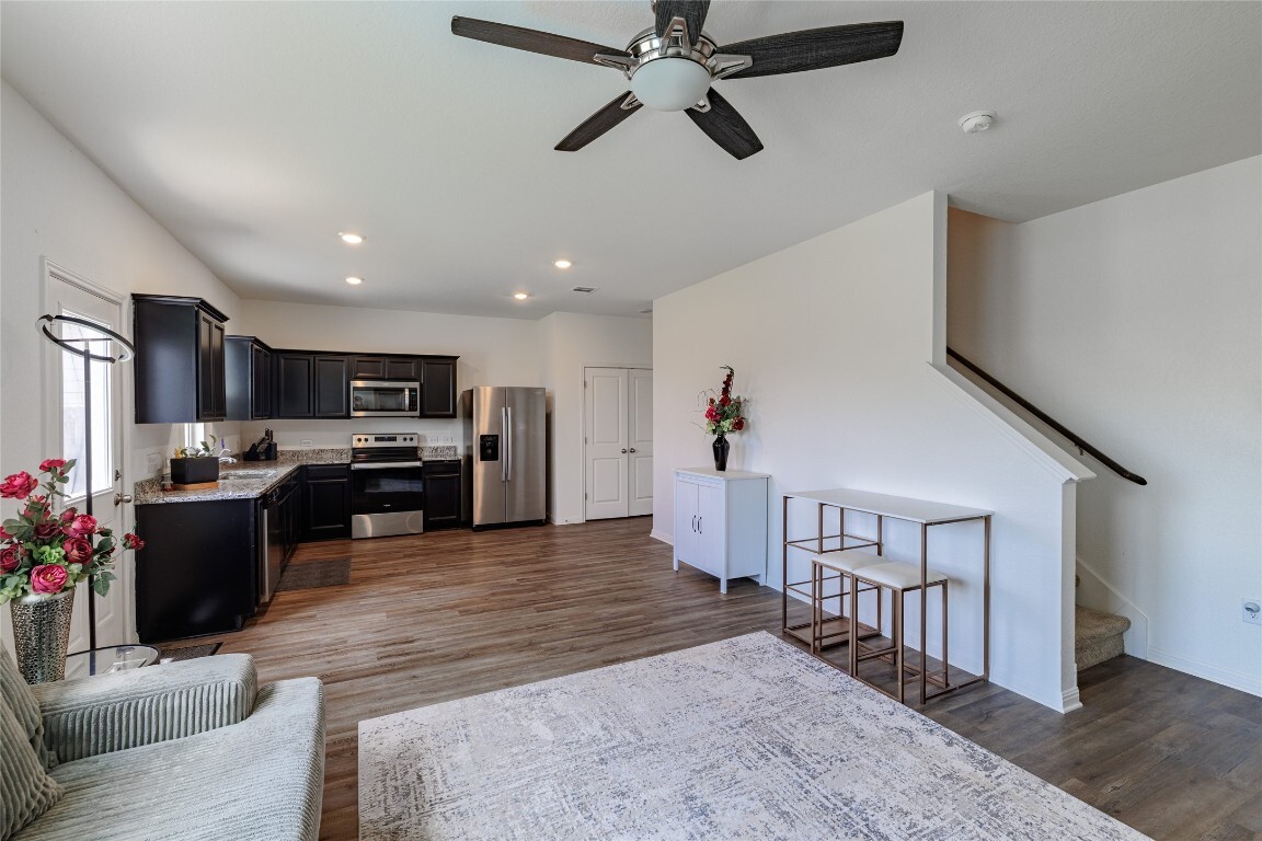 Property Photo: 301 Wonderful Life Way TX 76537