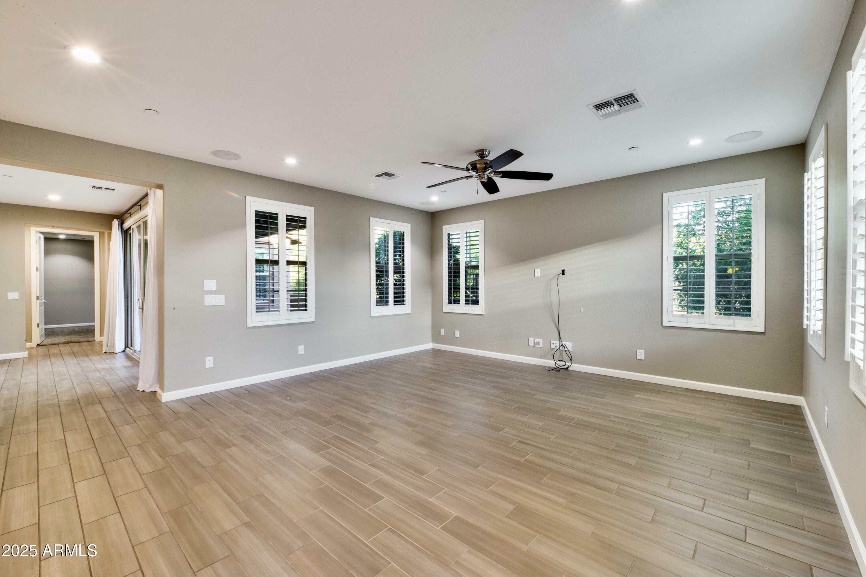 Property Photo: 18562 N 94th Street AZ 85255