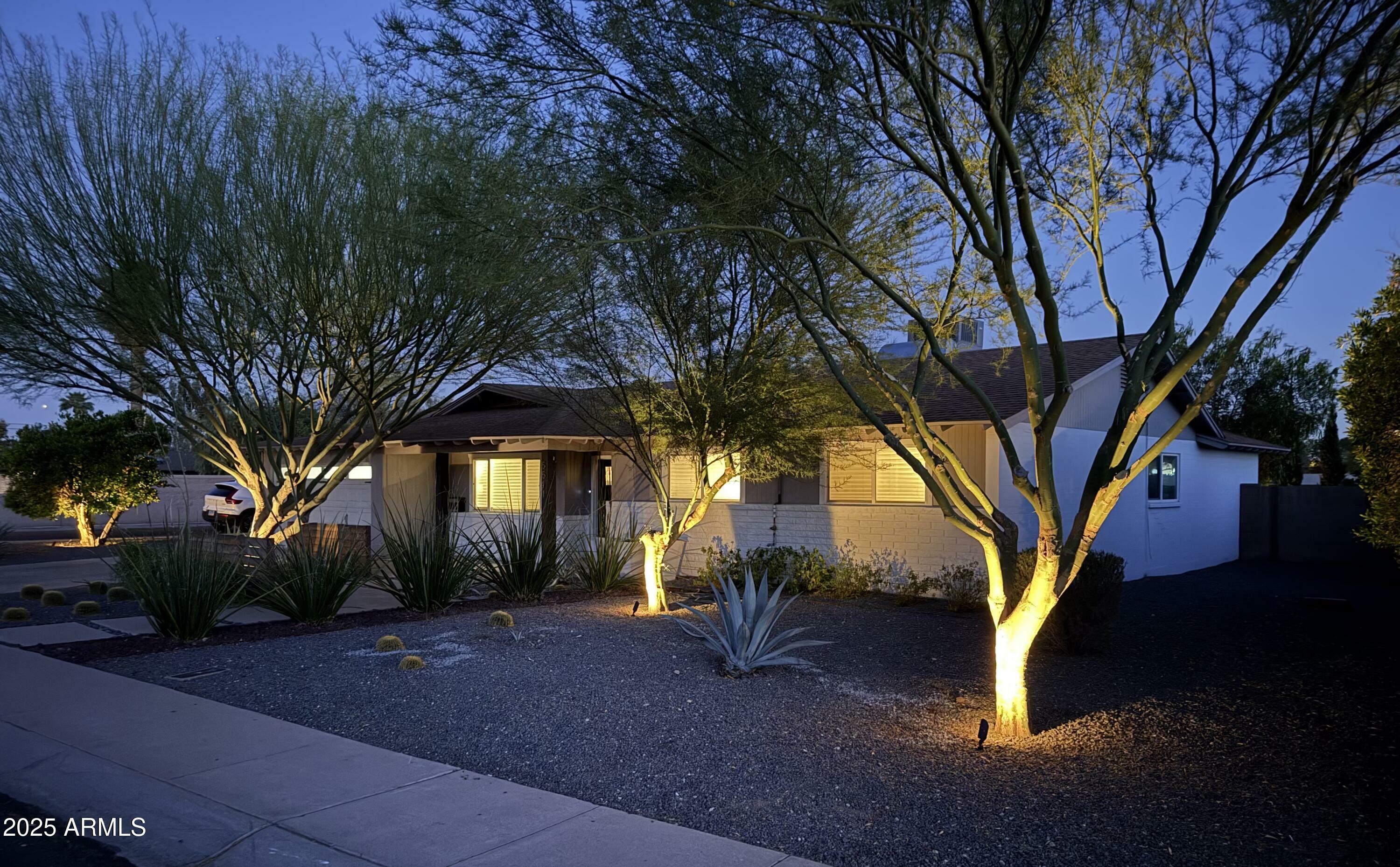 Property Photo: 5541 E Cheery Lynn Road AZ 85018