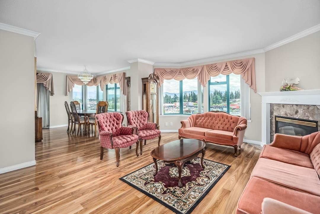 Property Photo: 32440 Simon Avenue 1004 BC V2T 5R3