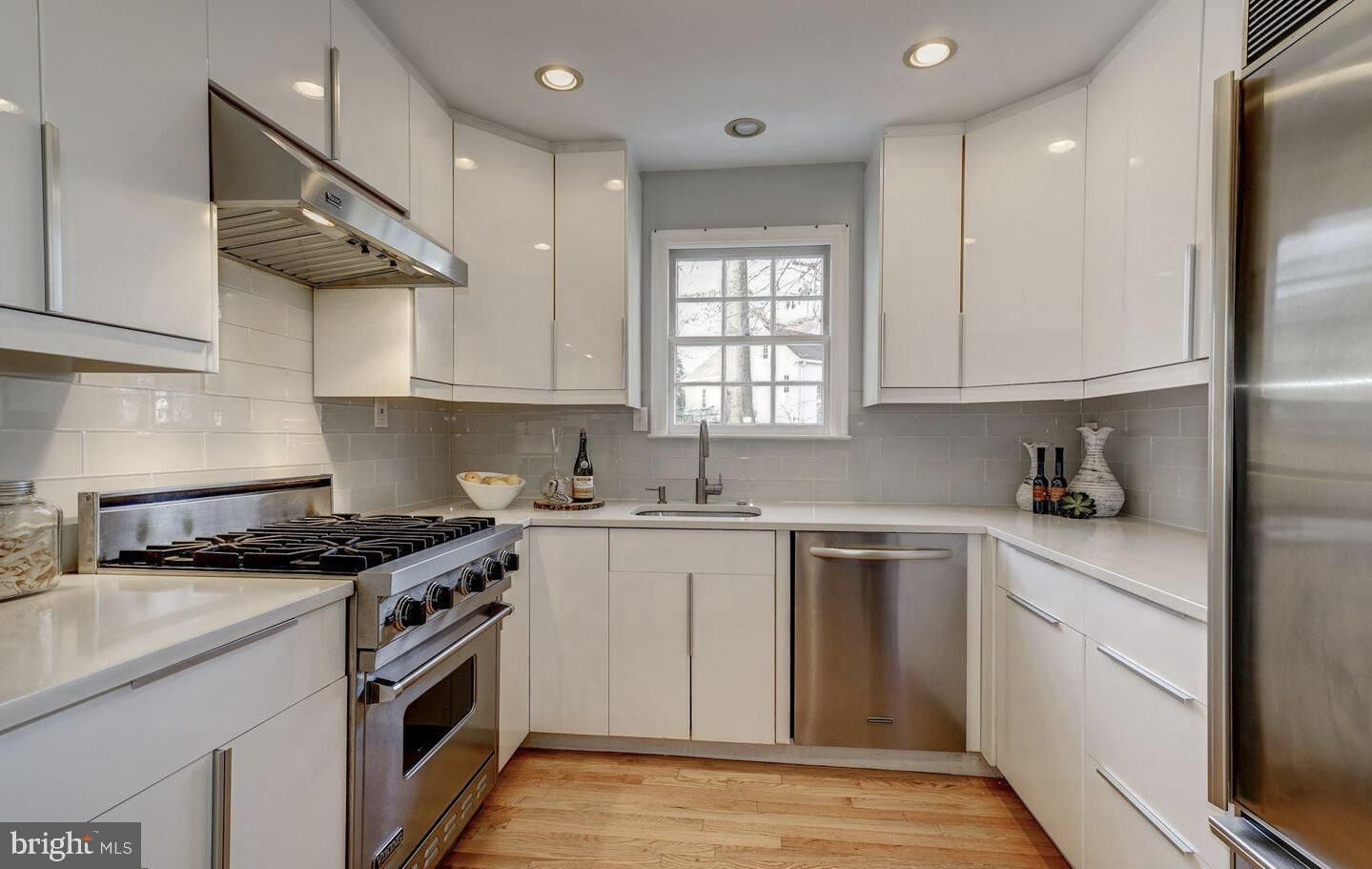 Property Photo: 1628 N Harrison Street VA 22205