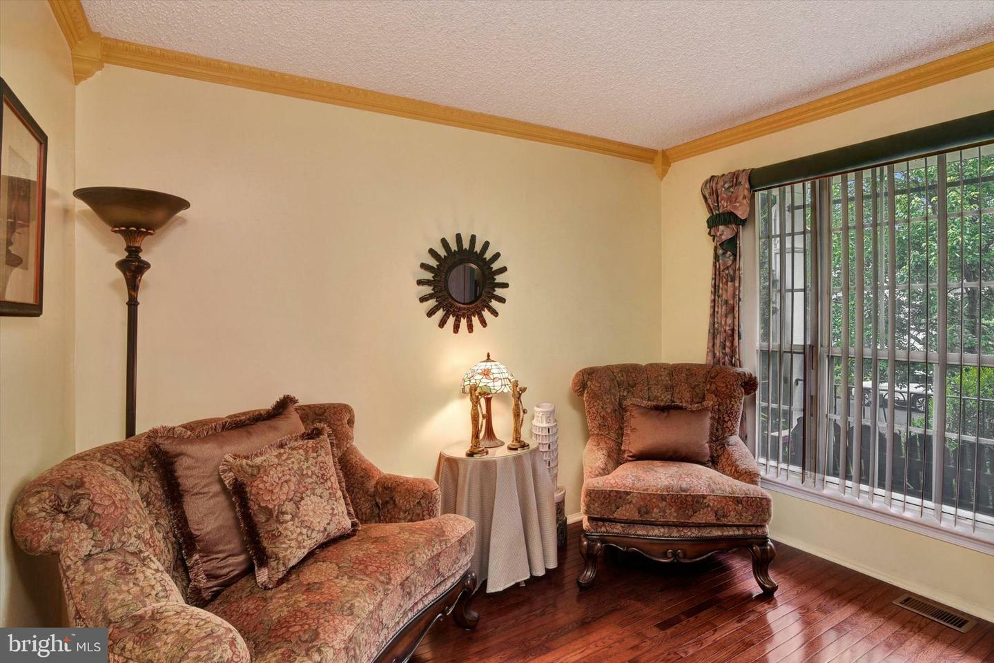 Property Photo:  6 Thrush Court  NJ 08857 