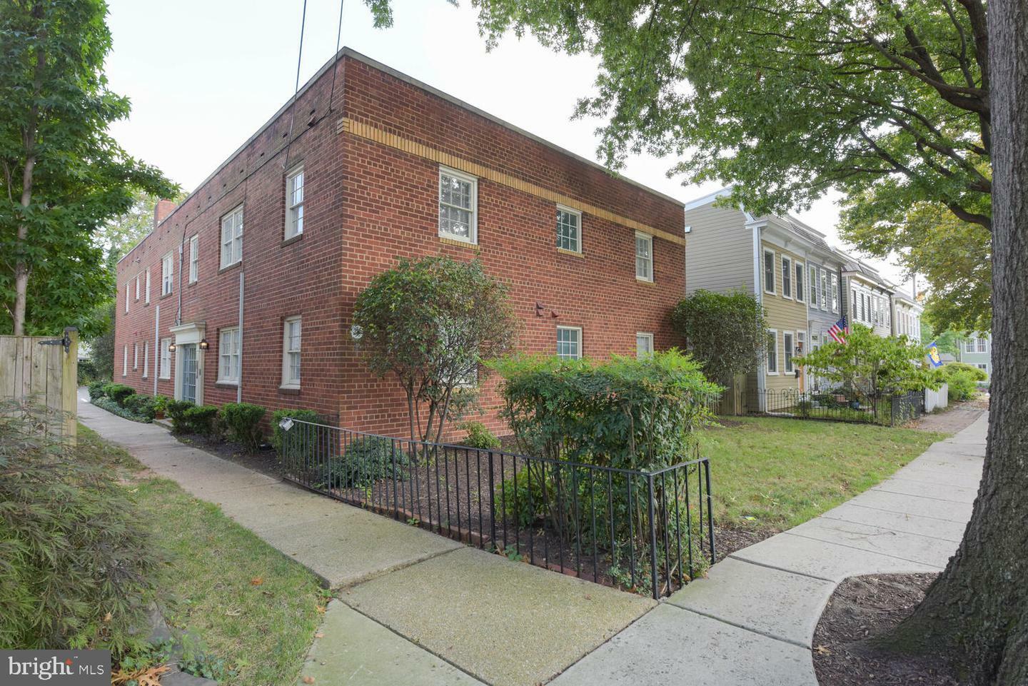 Property Photo: 415 N West Street 4 VA 22314