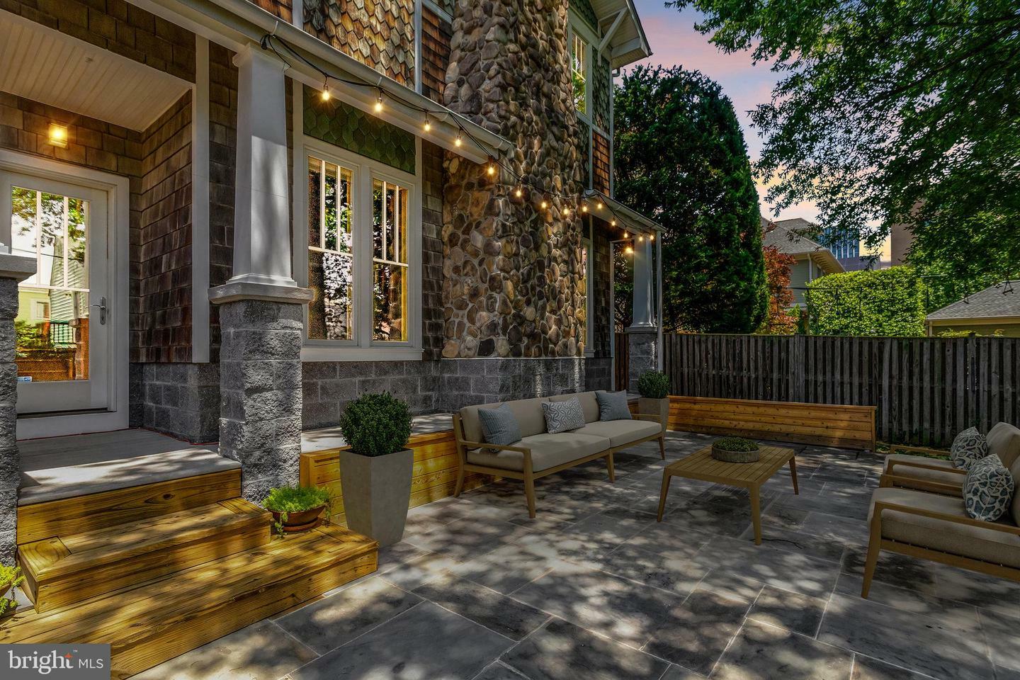 Property Photo: 618 20th Street S VA 22202