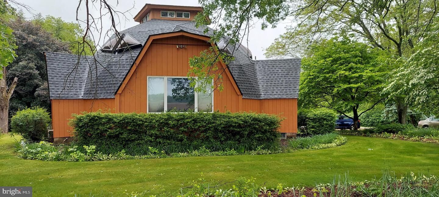 Property Photo: 865 Windsor Perrineville Road NJ 08520