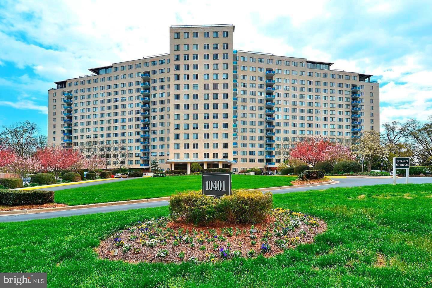 Property Photo: 10401 Grosvenor Place 524 MD 20852