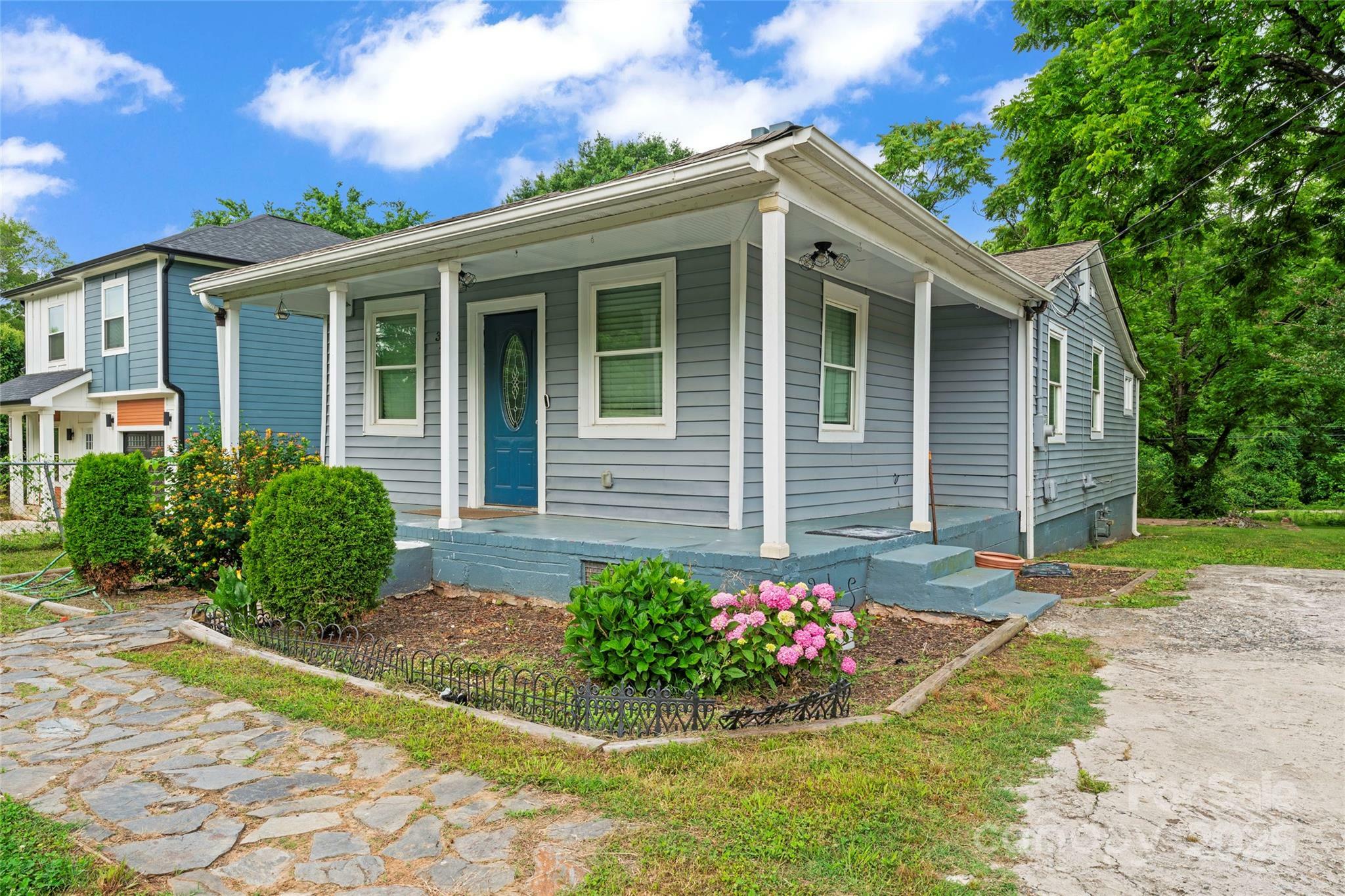 Property Photo: 3400 Reid Avenue NC 28208