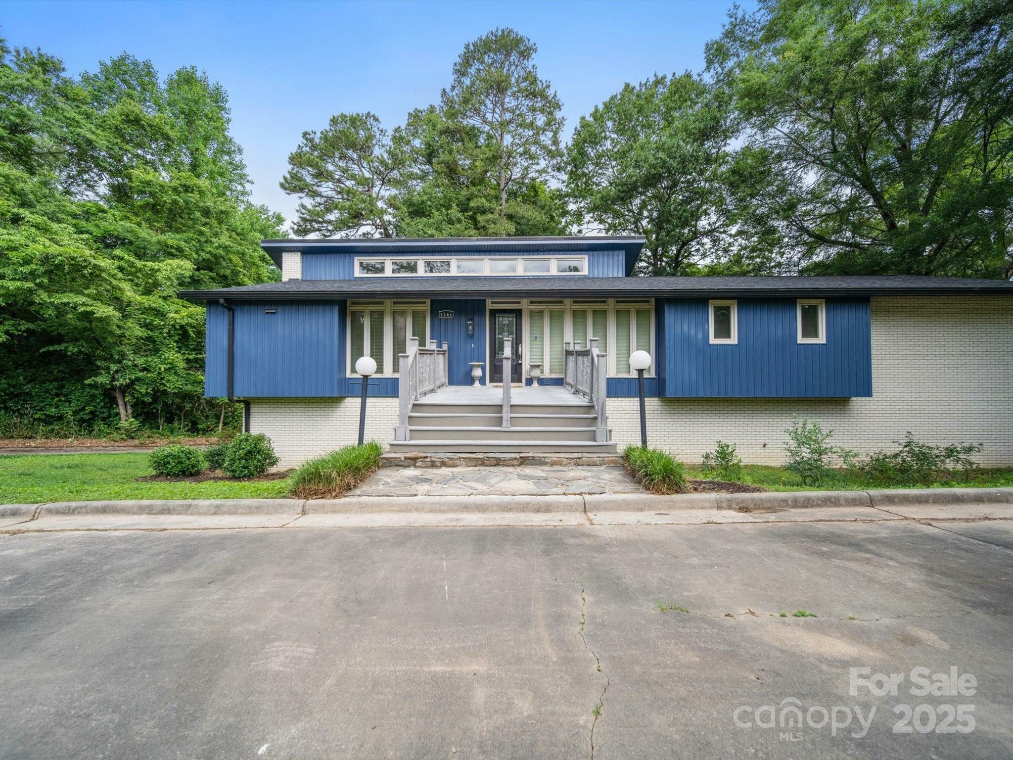 Property Photo: 1261 Westbrook Circle NC 28052