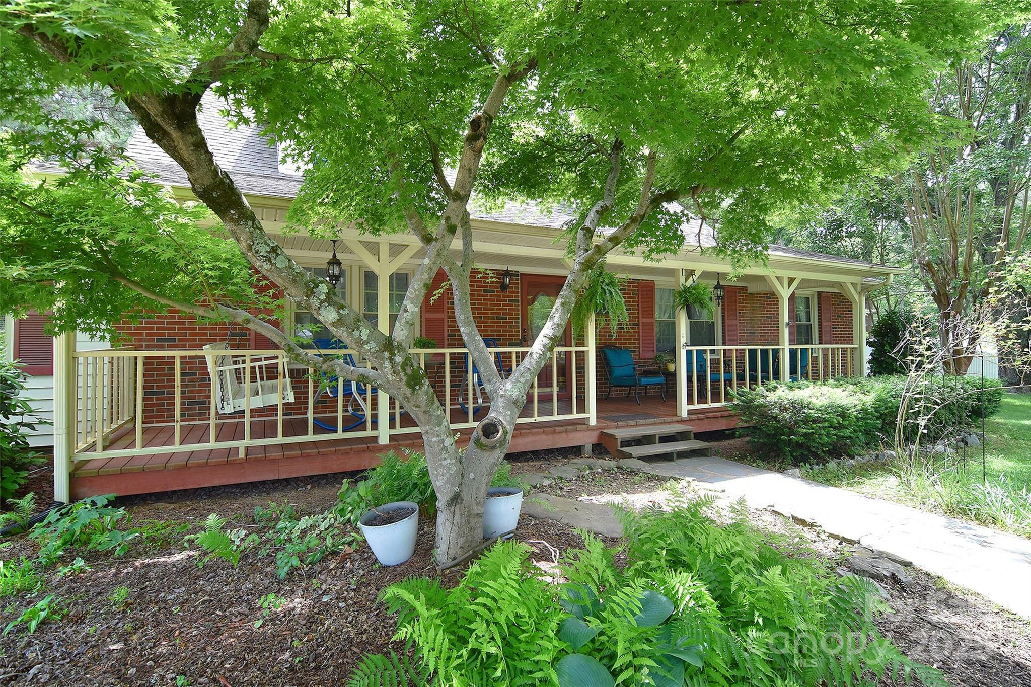 Property Photo:  109 Larch Road  NC 28147 