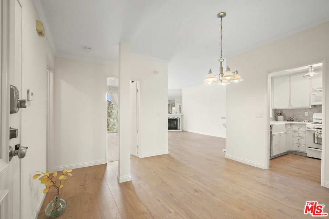 8505 Gulana Ave  Playa Del Rey CA 90293 photo