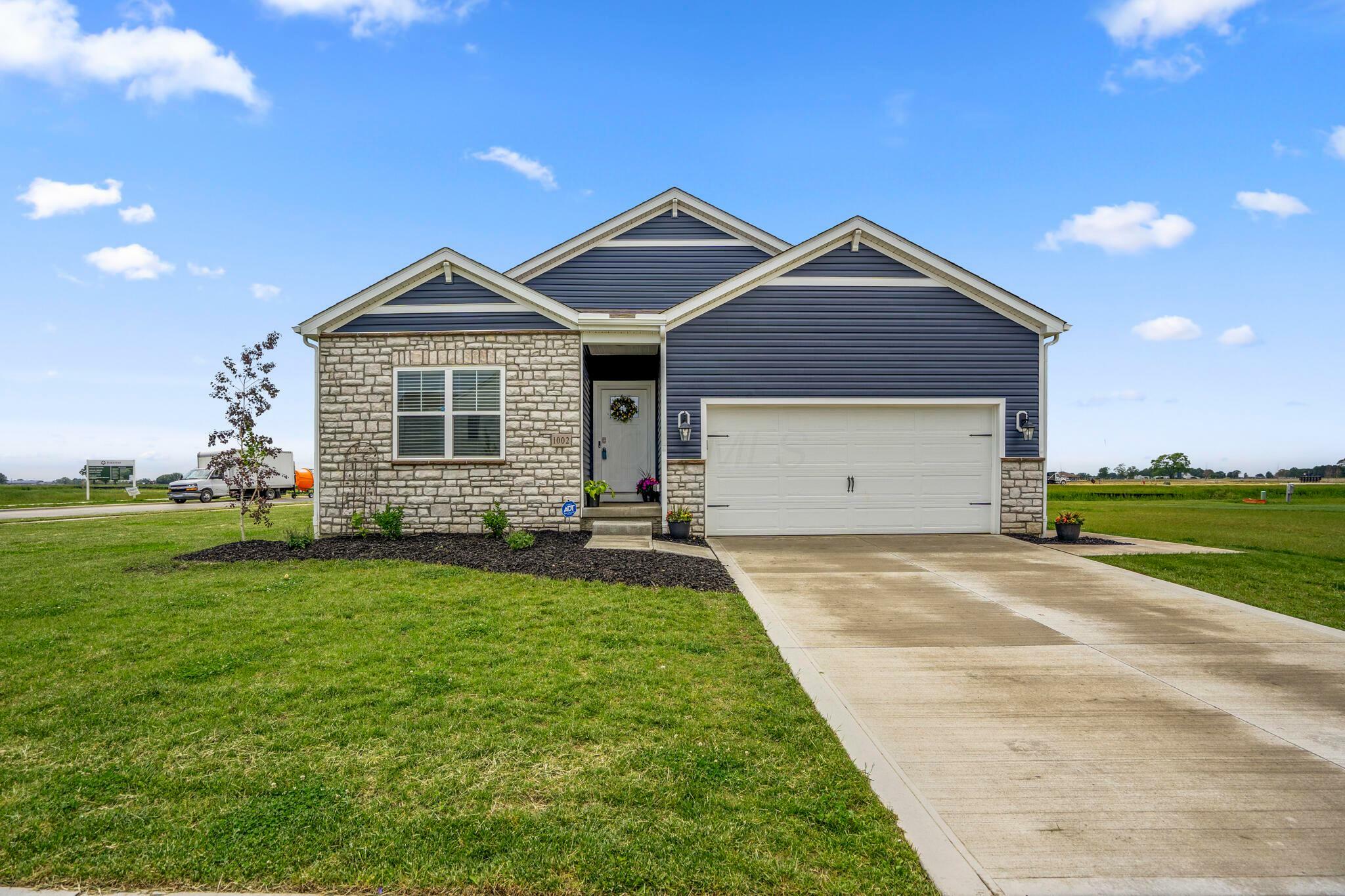 Property Photo:  1002 Leslie Drive  OH 43064 